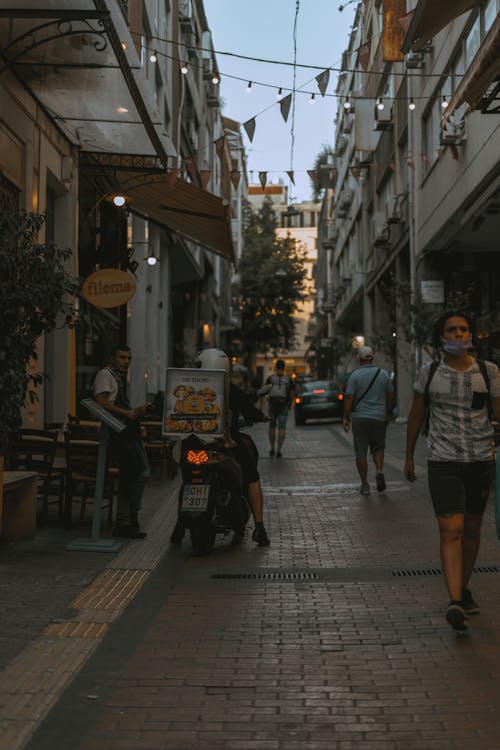 Fotos de stock gratuitas de calle, callejón, caminando