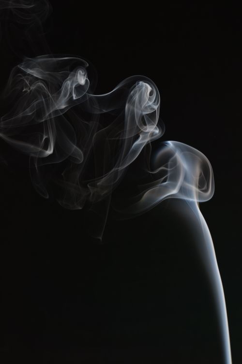 Free Captivating abstract smoke pattern floating gently on a dark backdrop. Stock Photo