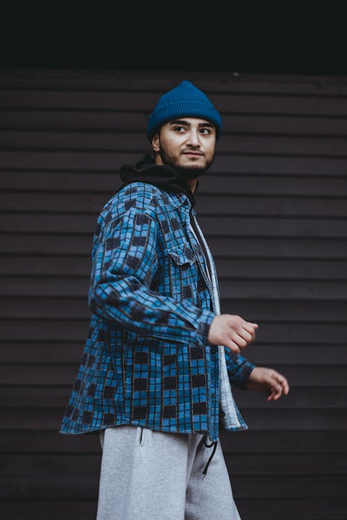 Foto profissional grátis de andando, barba, homem