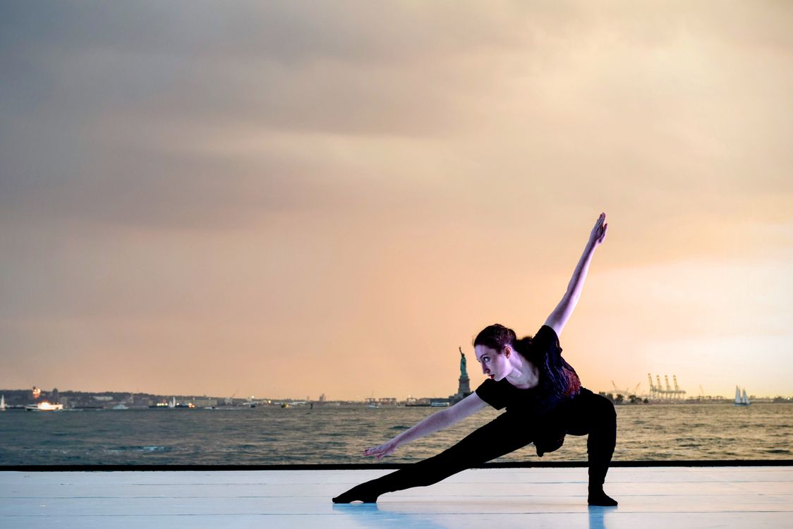 Female Dance on Ground · Free Stock Photo
