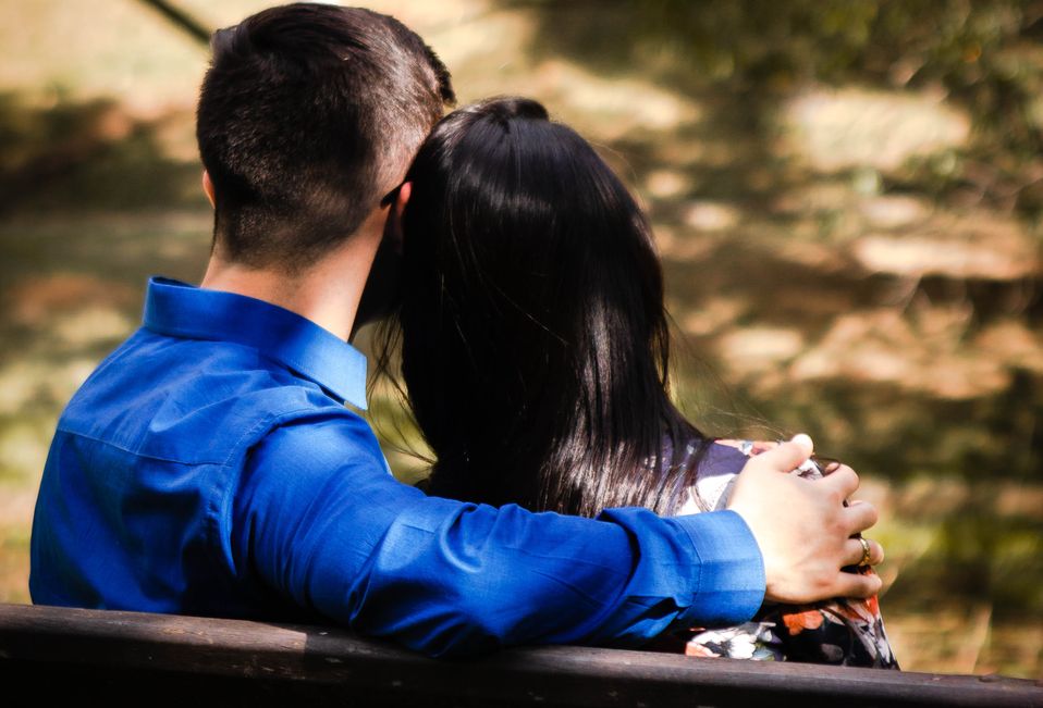 Online dating: starting a conversation on a niche platform