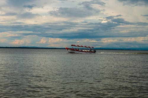 Kostenloses Stock Foto zu boot, dämmerung, fahrzeug