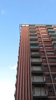 View of a modern apartment building in Mar del Plata under a clear blue sky.