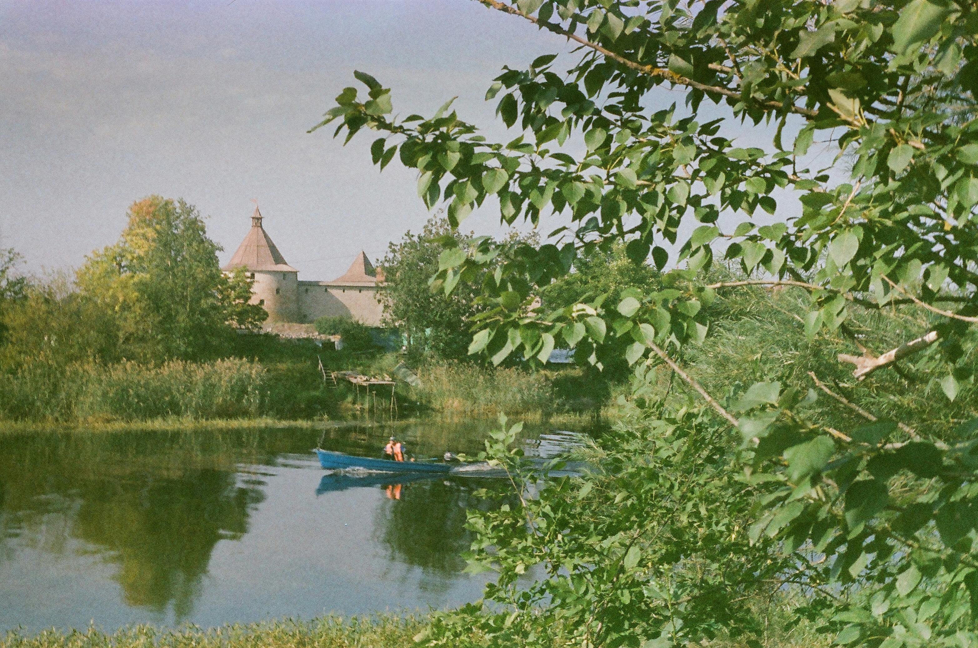 Can a boat survive a tsunami?