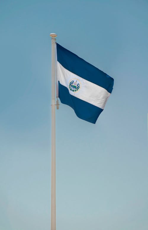 Immagine gratuita di bandiera, cielo sereno, nazionale