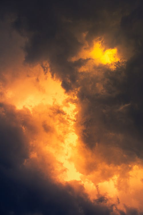 Безкоштовне стокове фото на тему «skyscape, вертикальні постріл, густі хмари»