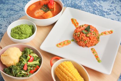 Salade fraîche et légumes, exemple de plat
