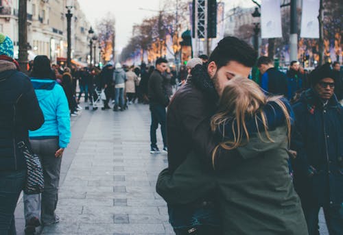 Foto stok gratis berciuman, cinta, emosi