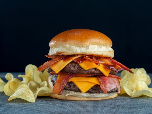 Fotobanka s bezplatnými fotkami na tému cheeseburger, chlieb, chutný