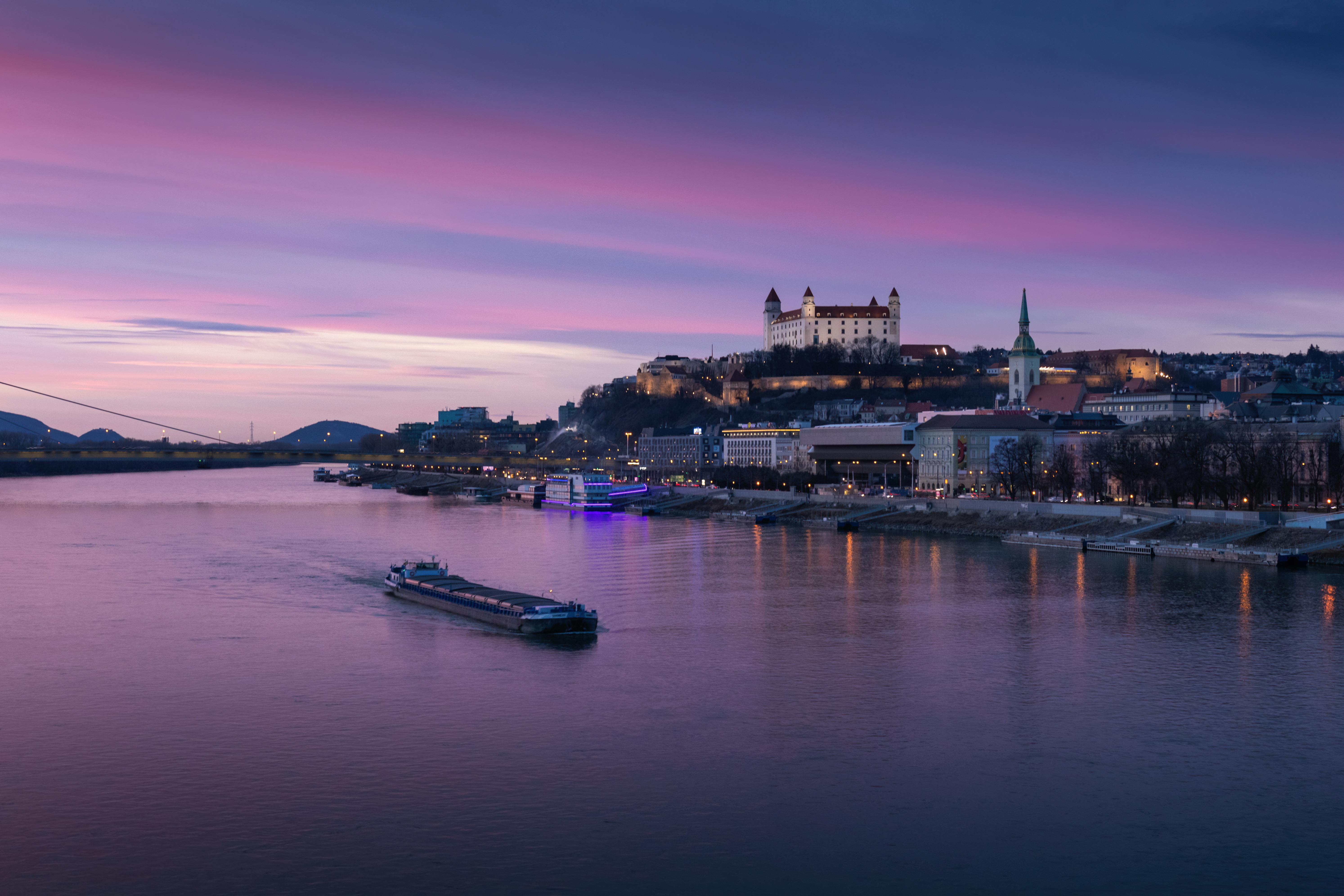 Danube, Fog, Hungary, River, Road, Tram 4k, HD Wallpaper | Rare Gallery