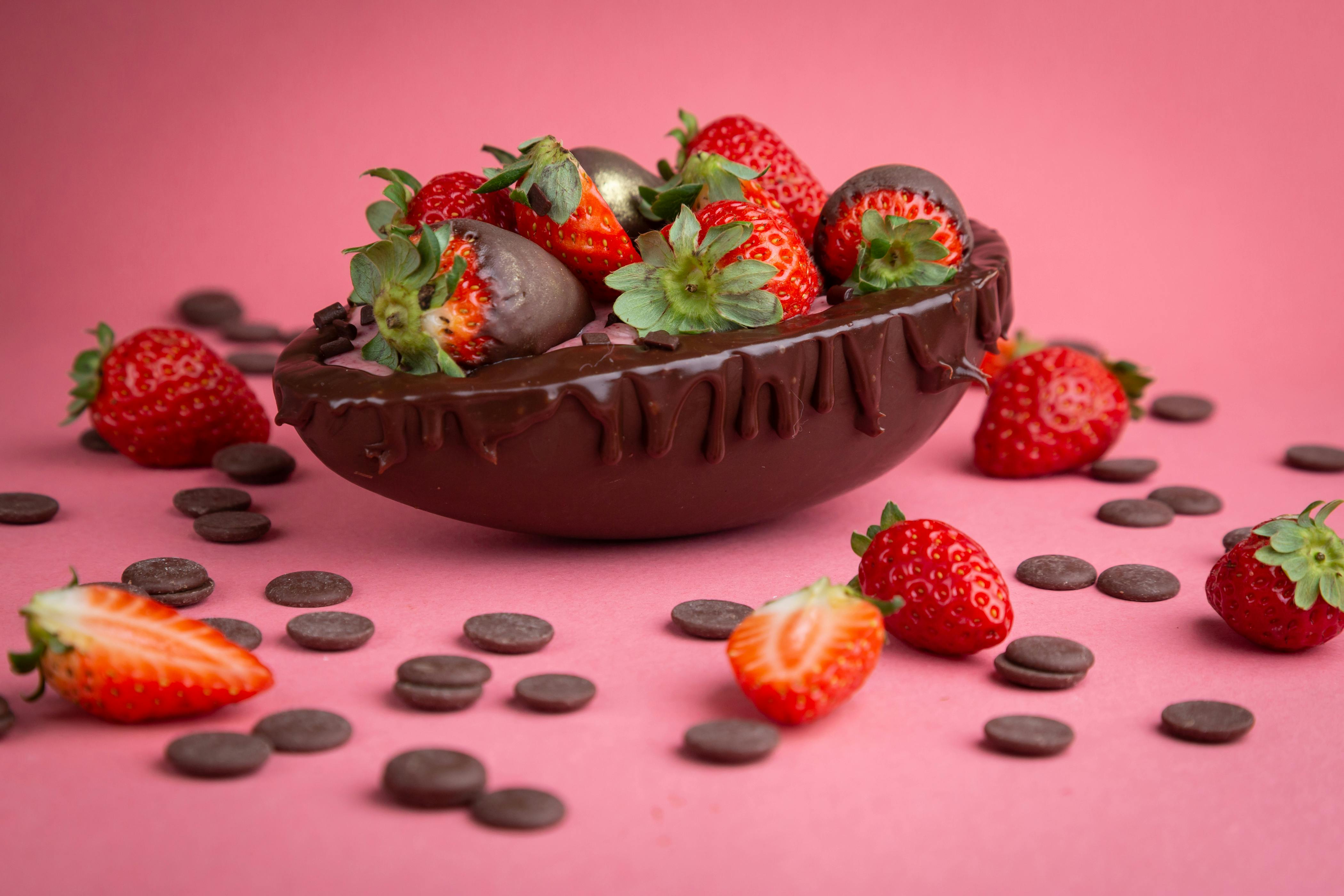 Close-Up Photo of Chocolate with Strawberry Toppings · Free Stock Photo