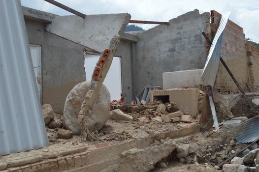 Ruins of a building in Mocoa, Colombia, showcasing natural disaster destruction.