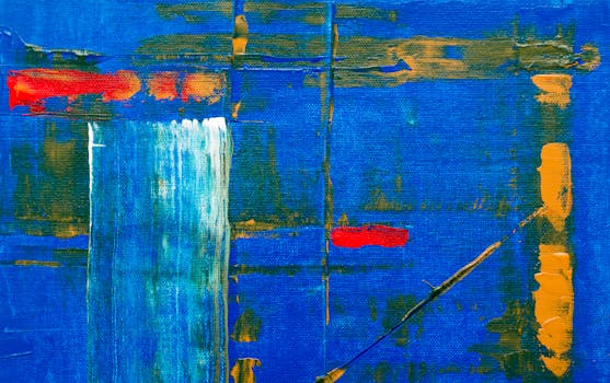 画布上的动态抽象绘画，以生动的蓝色、红色和黄色丙烯酸呈现