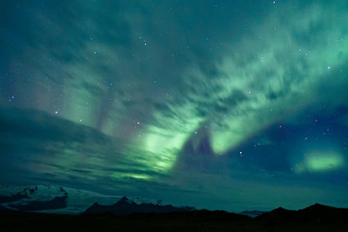 Ilmainen kuvapankkikuva tunnisteilla aurora borealis, dramaattinen taivas, revontulet