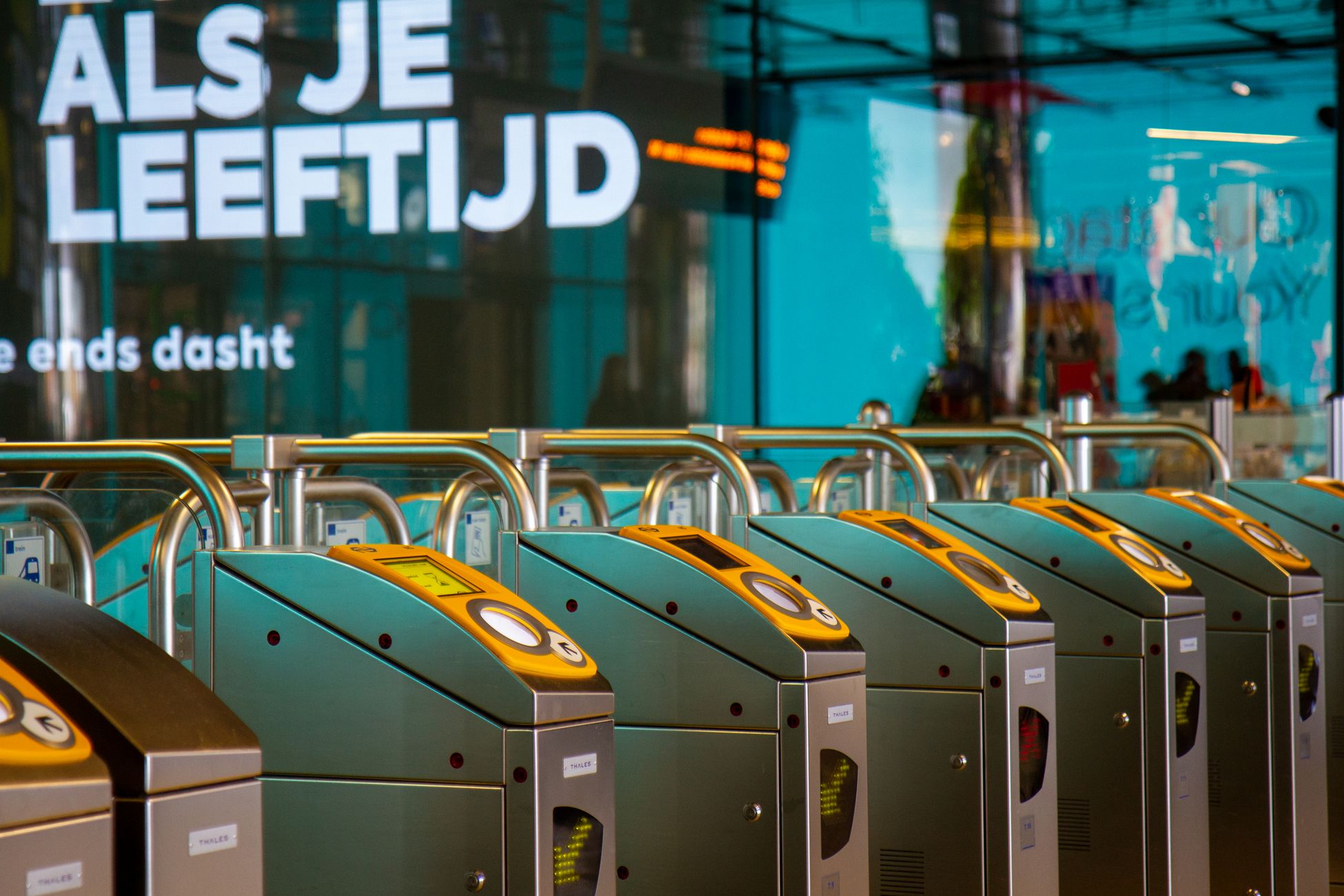 Minder deelvervoerhubs in Amsterdam dan beloofd, staan vaak leeg