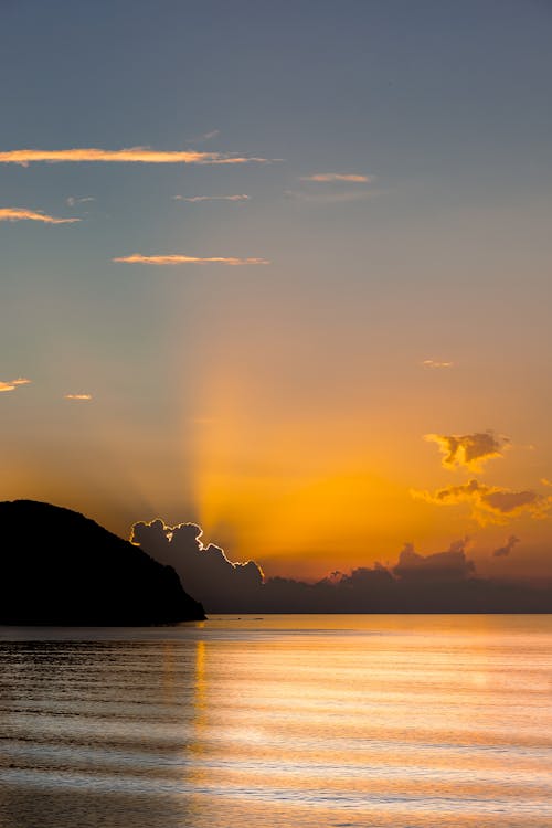 Kostnadsfri bild av bakgrundsbelyst, berg, gyllene timmen