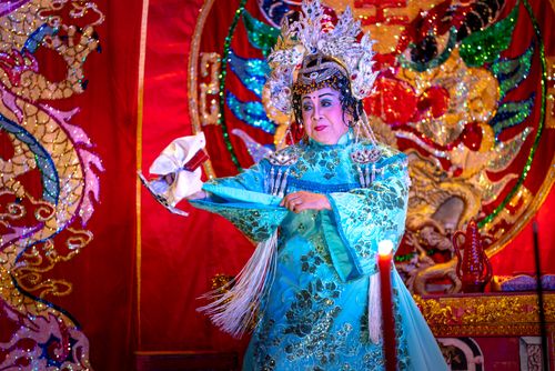 Free Vibrant display of a traditional Chinese opera performer in elaborate costume and headdress. Stock Photo