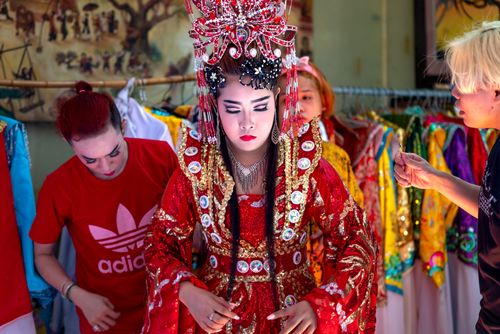 Free A stunning portrait of a woman in traditional Asian attire with ornate detailing and vibrant colors. Stock Photo
