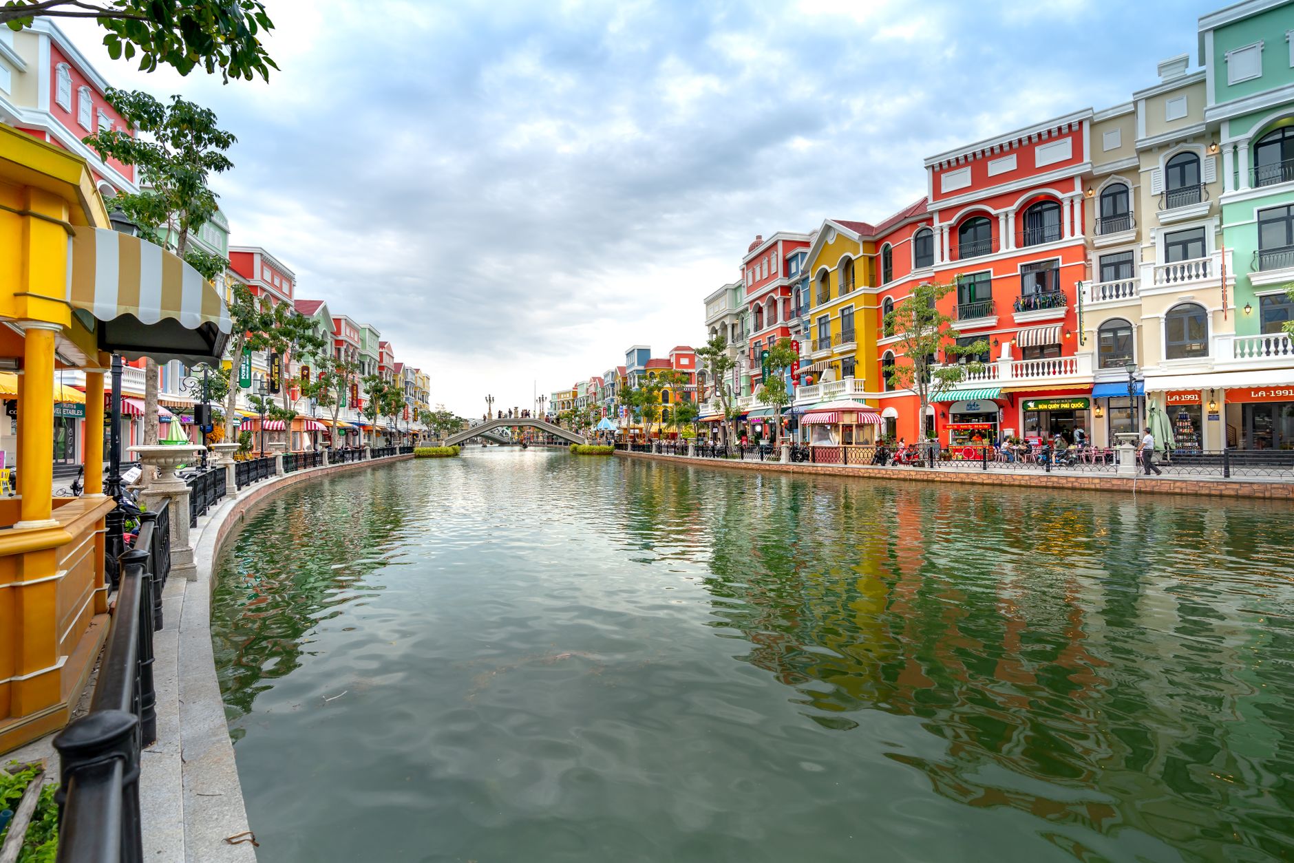 Vibrant canalside scene in Grand World Phu Quoc, showcasing colorful buildings and lively atmosphere.