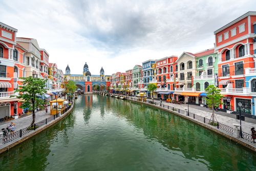 Free Charming vibrant canal cityscape with European-style architecture under cloudy skies, inviting exploration. Stock Photo