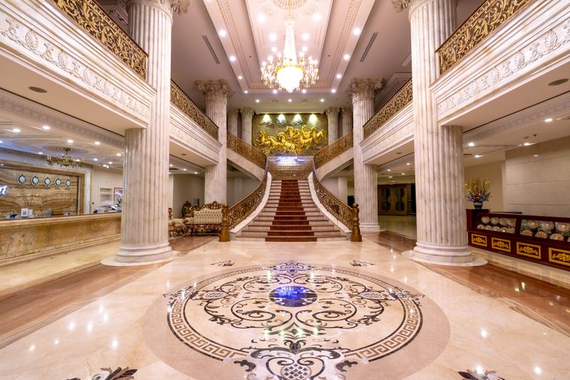 Hotels & Resorts