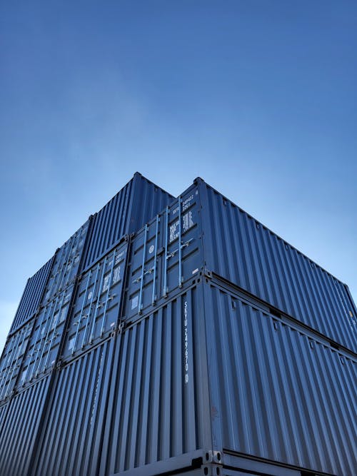 Gratis stockfoto met containervrachten, haven, lage hoek schot