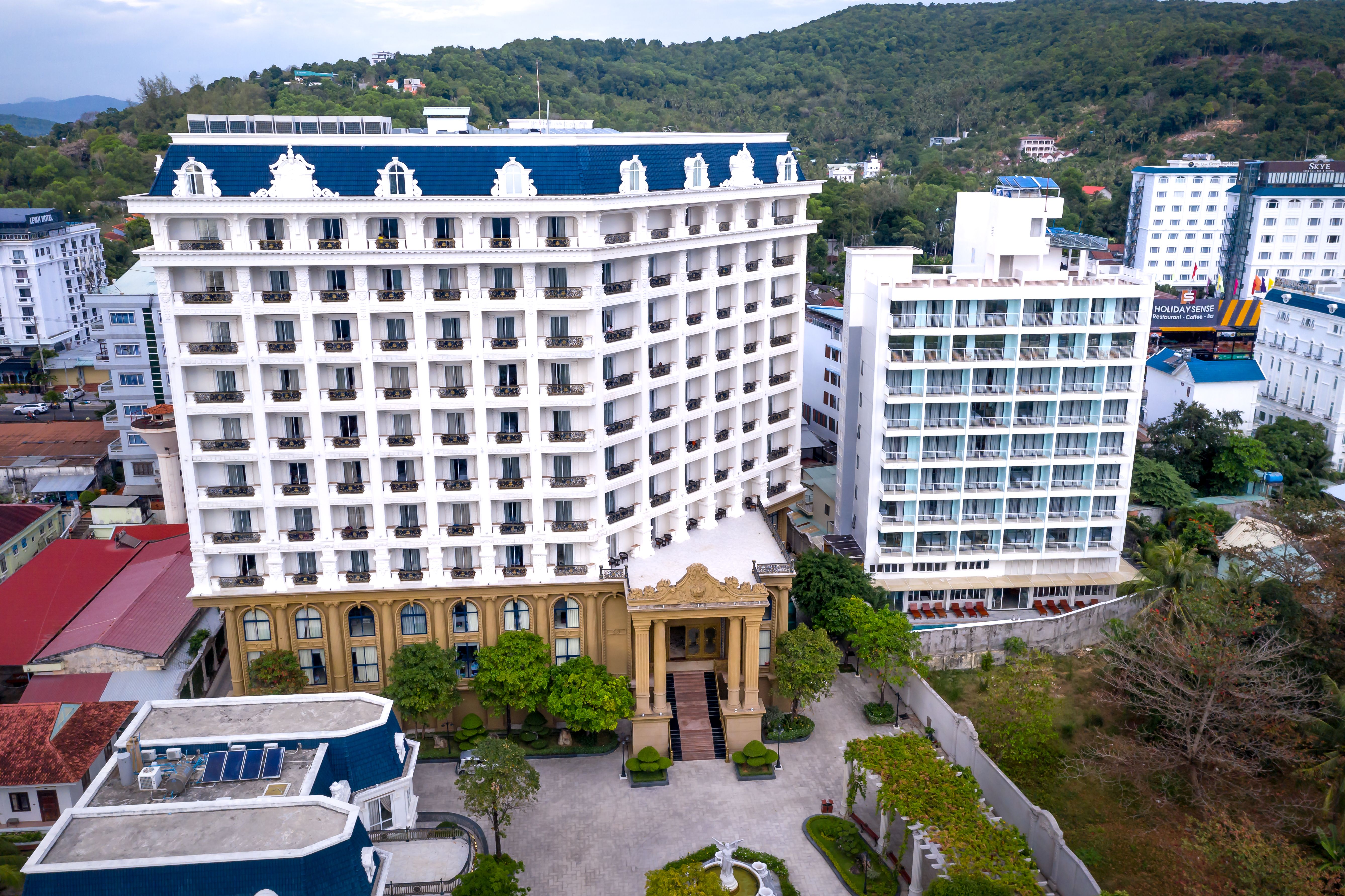 Khách sạn Bùi Viện: Góc nhìn thật từ người hay lui tới - destination