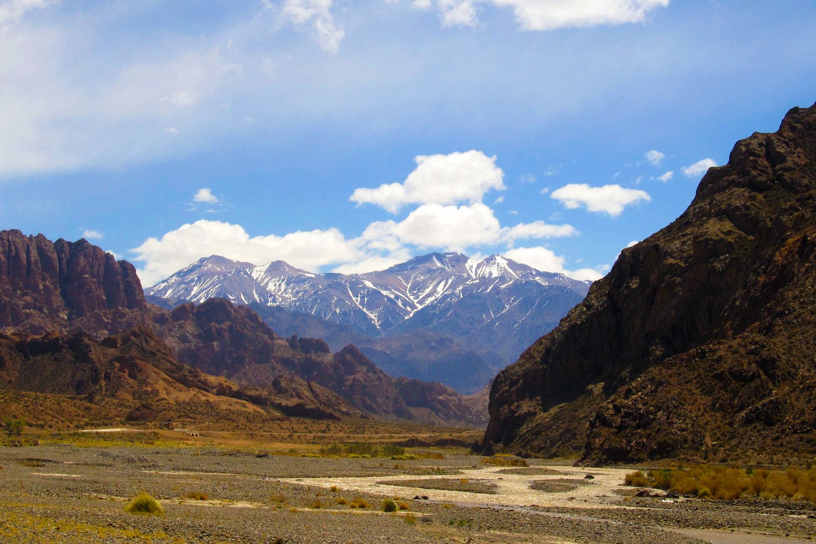 Where to Stay in Mendoza (2026): Uco Valley vs Luján de Cuyo Picks