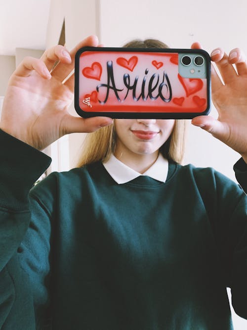 Free stock photo of aries, creative portrait, girl with iphone