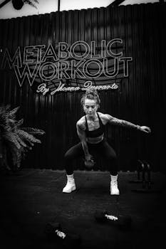 Woman working out in a fitness studio in Mexico City captured in grayscale.