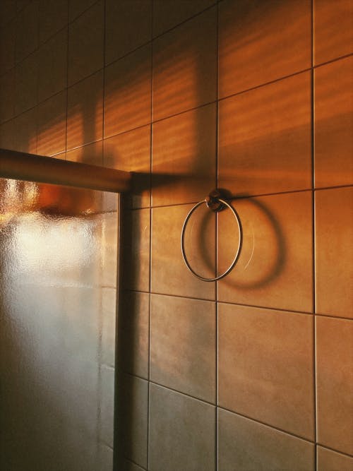 banyo, dikey atış, gölge içeren Ücretsiz stok fotoğraf