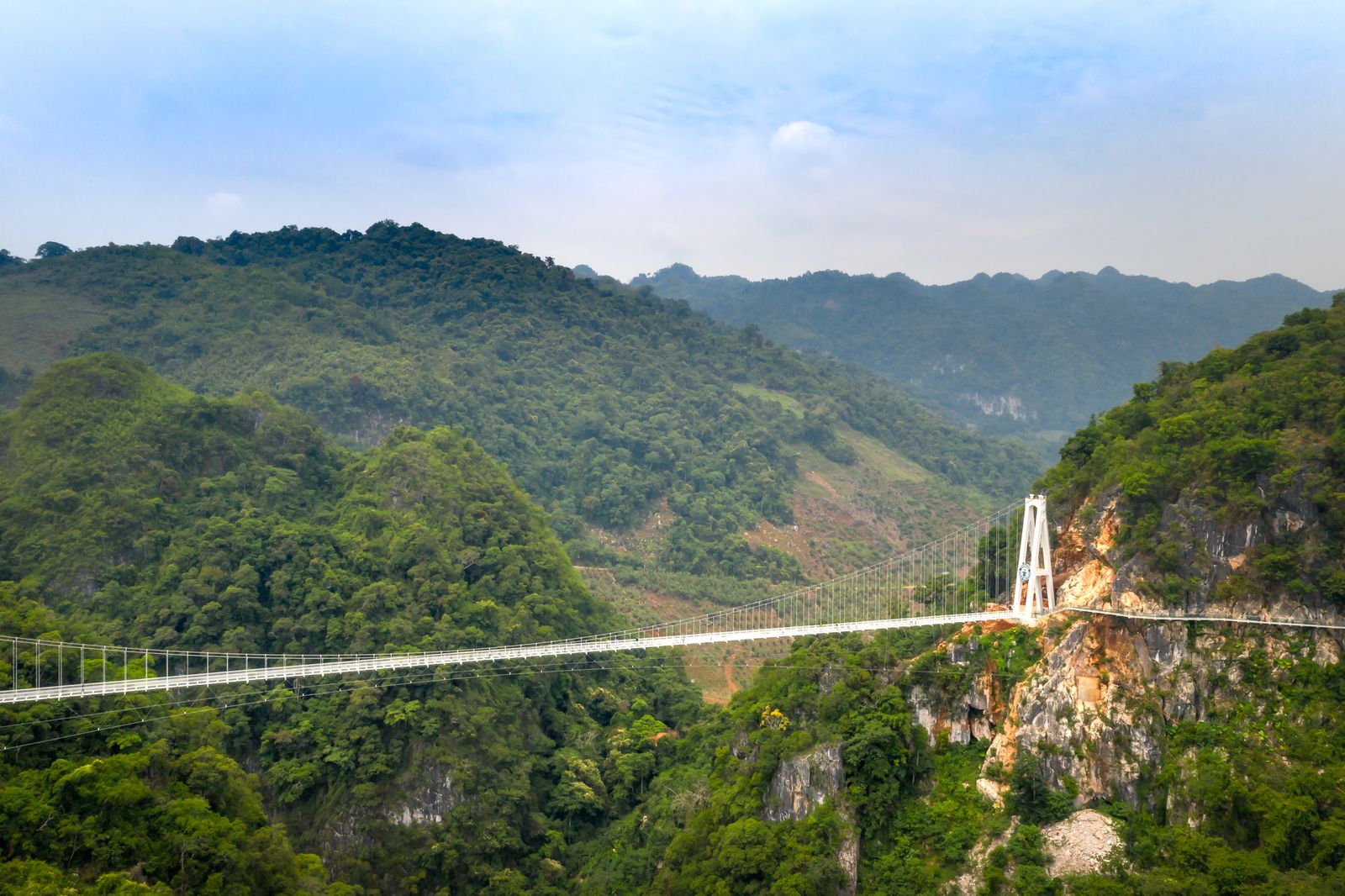 Zhangjiajie Glass Bridge 300m high transparent floor