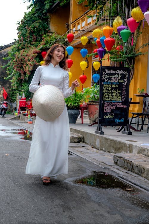 Imagine de stoc gratuită din ao dai, chapéucònicasiatisk, drum