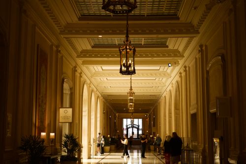 Free Luxurious hotel foyer with classic interiors and chandeliers, capturing a sense of elegance and sophistication. Stock Photo