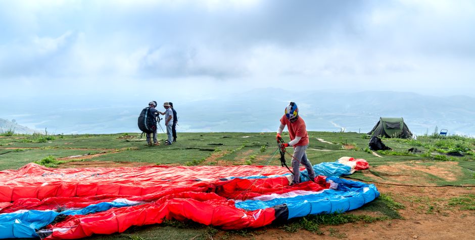 How Tent Rental Companies Handle Setup on Different Terrain Types in Houston