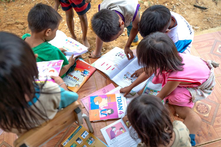 Children In A Circle Reading Books 