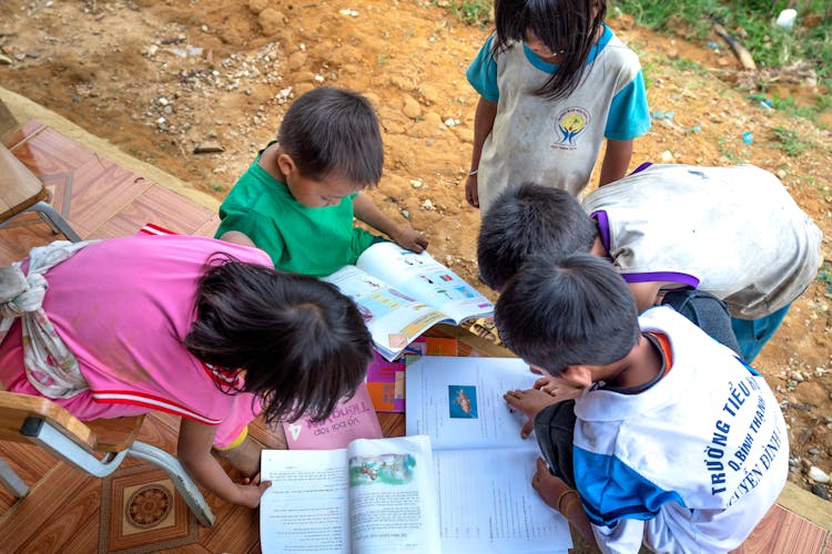 Kids Reading Books