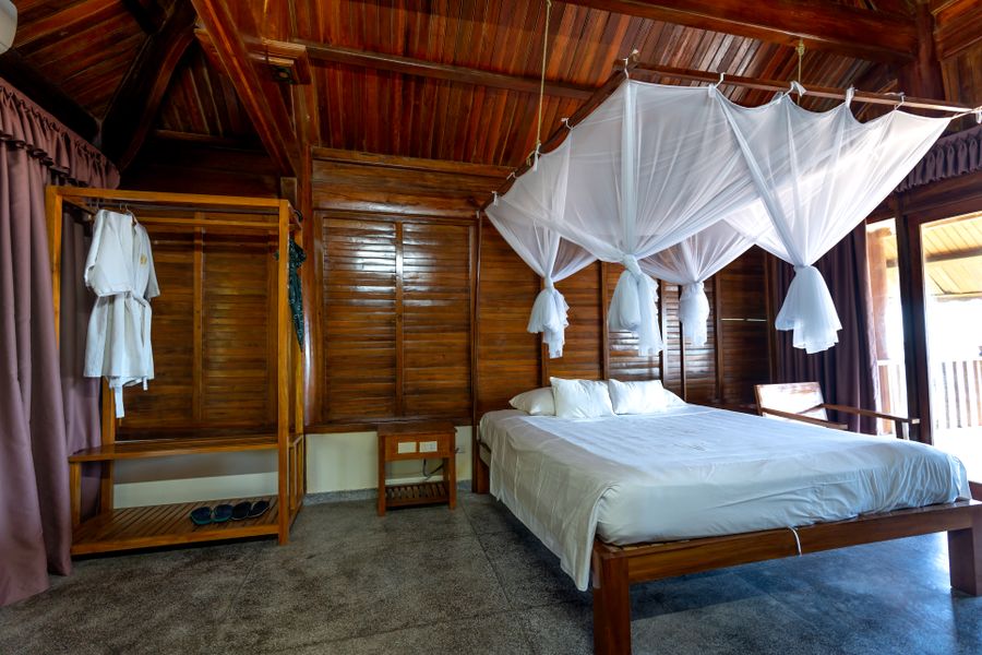 Chambre avec lit à baldaquin