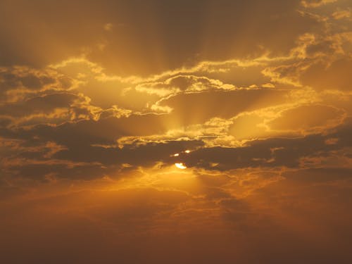 Foto stok gratis jam emas, langit yang dramatis, matahari