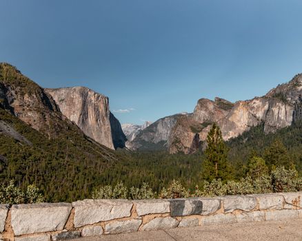 Stunning view of El Capitan and surrounding mountains in Yosemite during daytime.