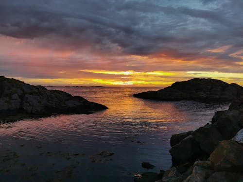 ada, akşam karanlığı, altın rengi Güneş içeren Ücretsiz stok fotoğraf