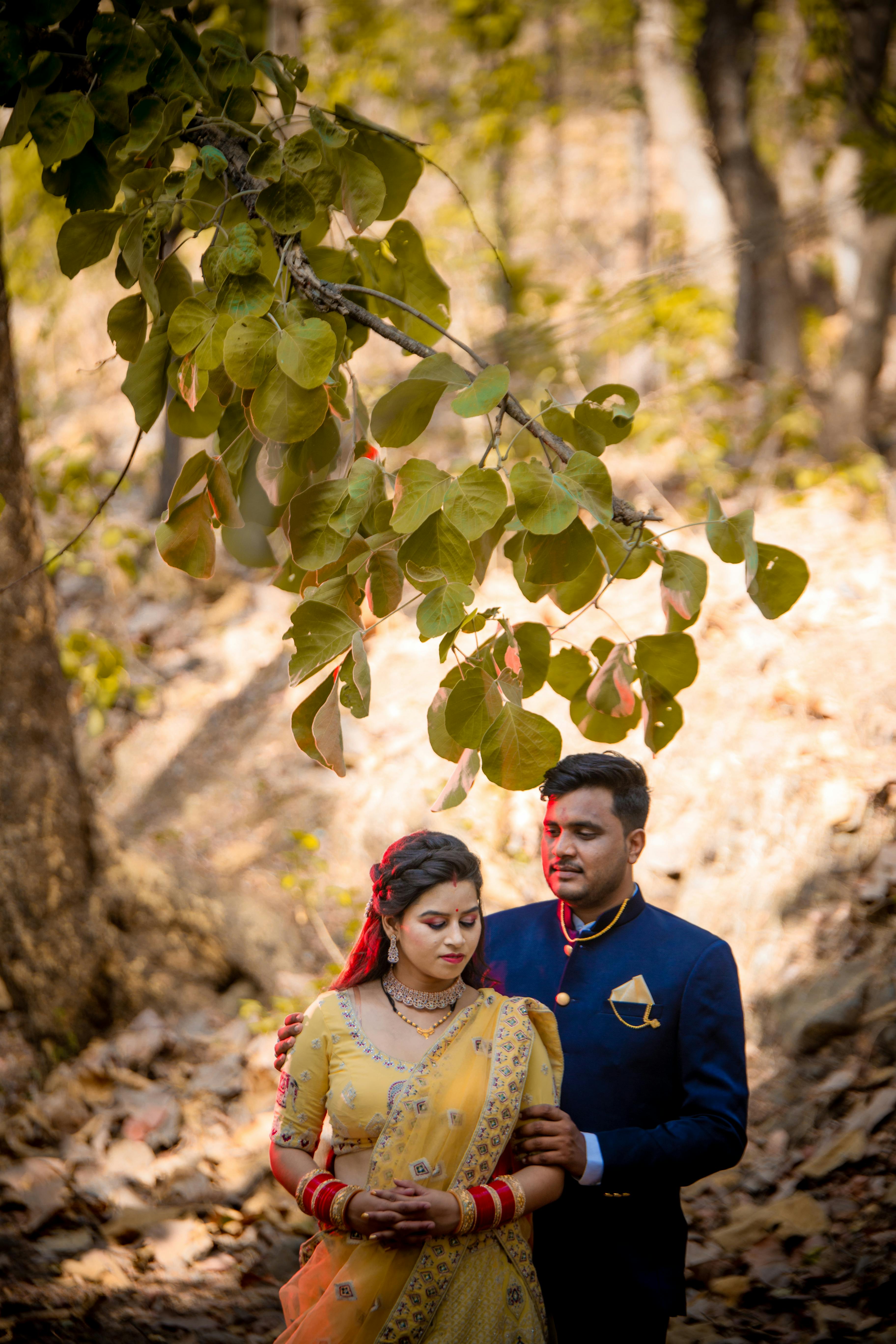 Best couple poses to slay your Wedding Photoshoot