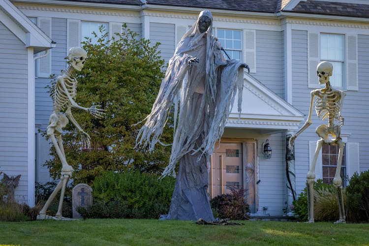 A Halloween Decorations In Front Of The House