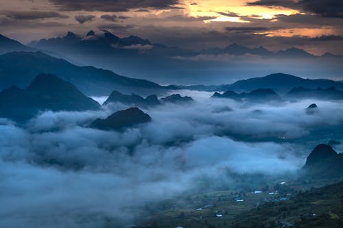 Foto profissional grátis de alvorecer, cênico, céu com cores intensas