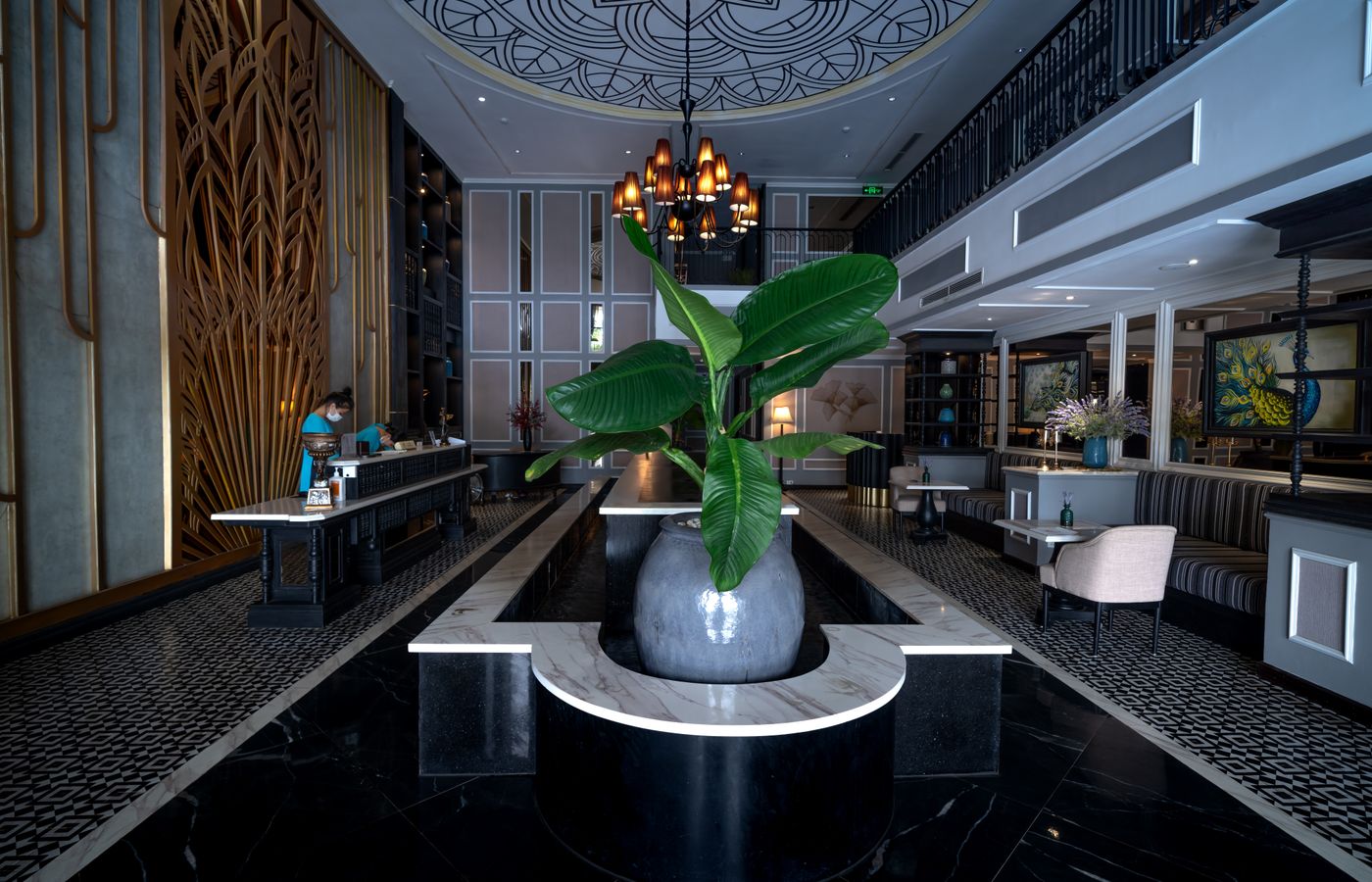 Repräsentative Hotellobby in Wien mit gepflegtem Empfang