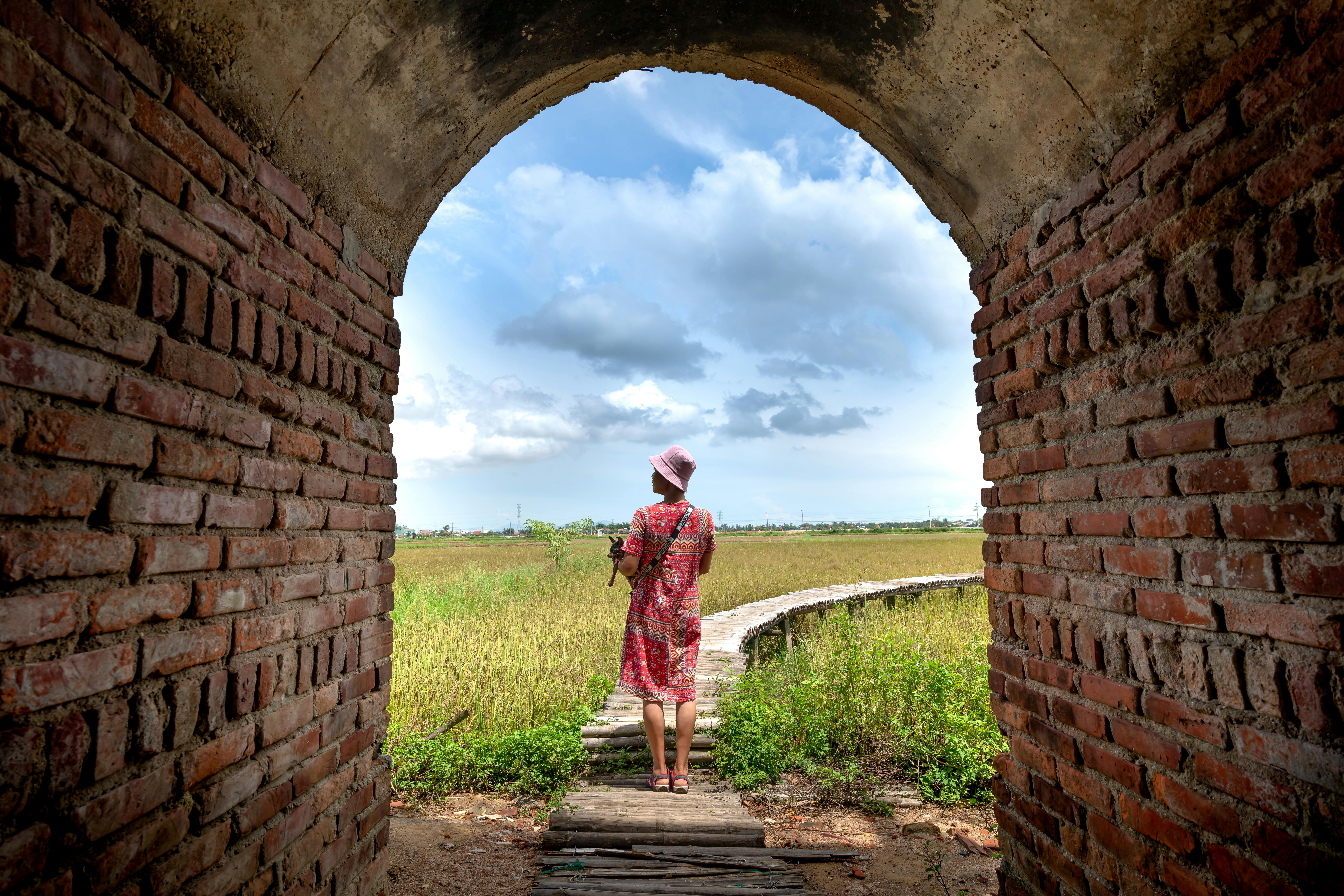 Why introverts are happier alone?