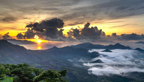 Foto profissional grátis de alvorecer, cênico, céu com cores intensas