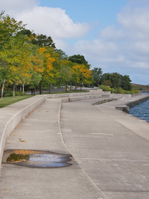 Бесплатное стоковое фото с lakeshore, берег озера, бетон