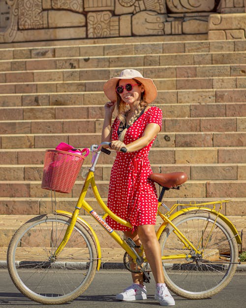 Gratis stockfoto met brillen, fiets, glimlachen