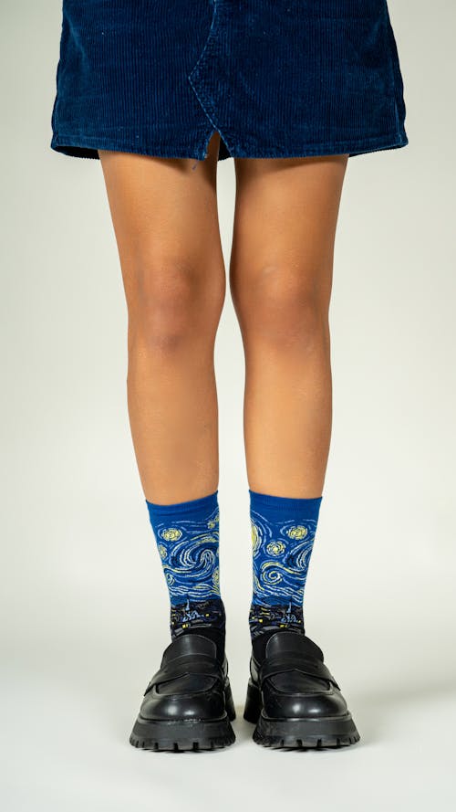 Immagine gratuita di calzini blu, donna, fotografia di moda